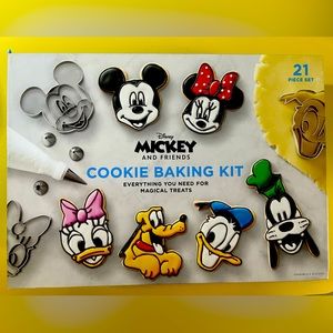 William Sonoma Mickey & Friends Cookie Baking Set - 21 pieces, NIB